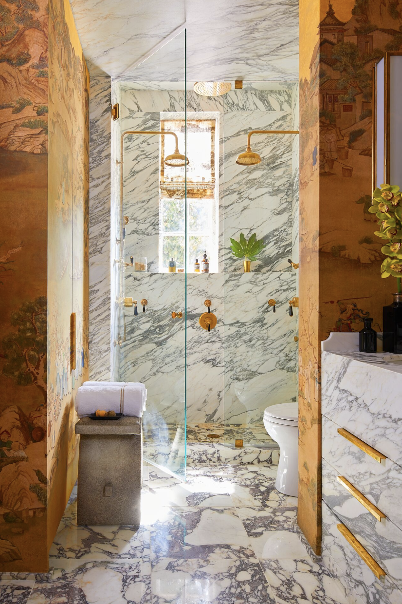 探索 2023 年最潮的 60 款浴室瓷砖设计-10