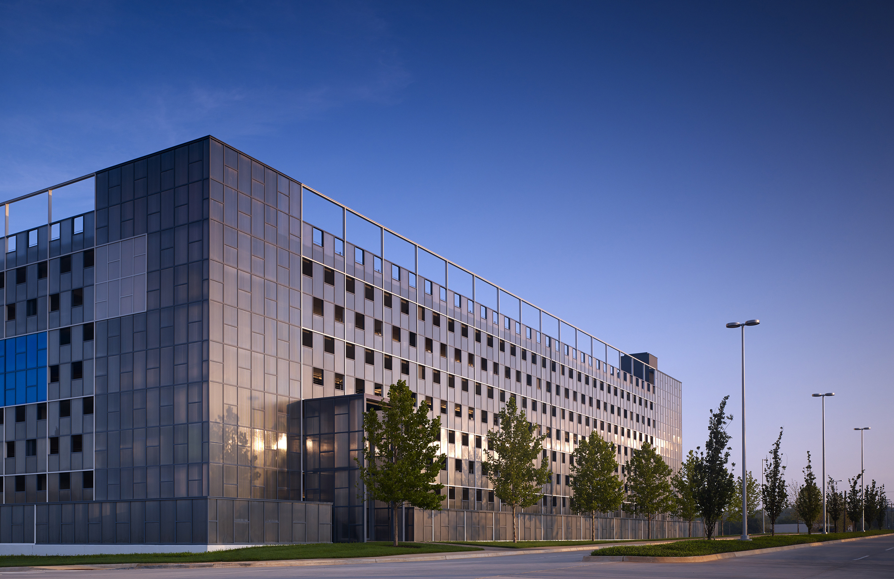 Rand Elliott Architects 打造停车建筑新形象-32