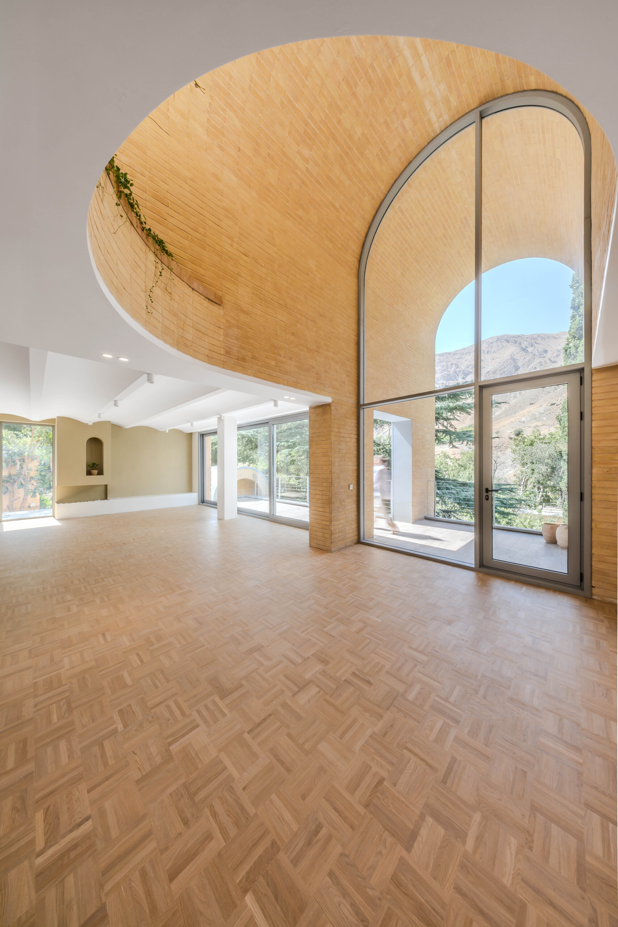 A House Looking to A Cedrus Tree / Cedrus Studio-12