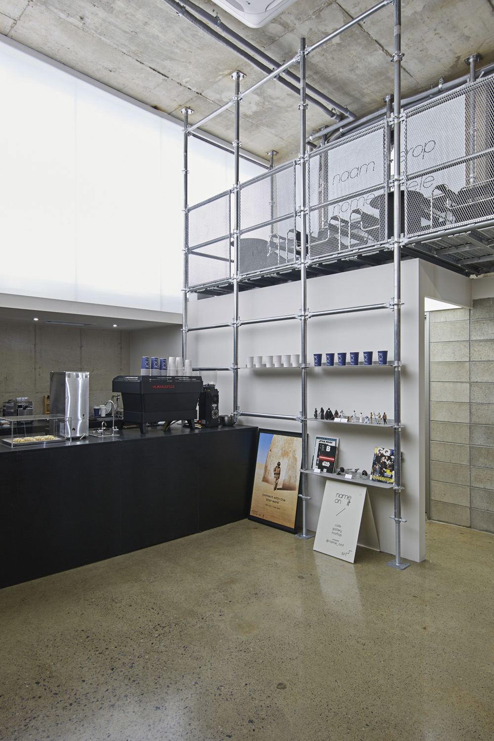 金属材质打造独特氛围的 50 平米咖啡厅-14