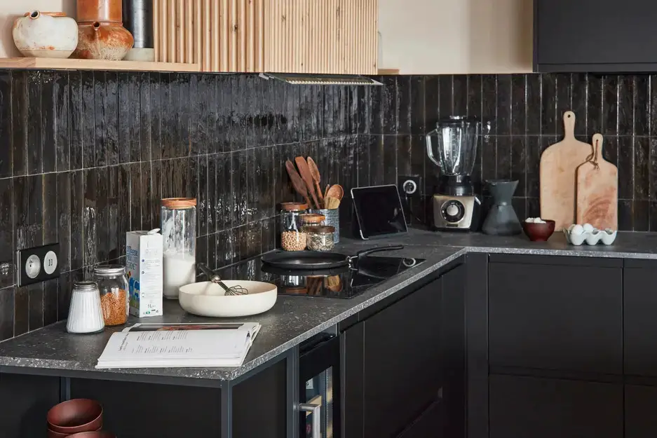 "Leroy Merlin 厨房 | 黑色与木质的完美结合"-13