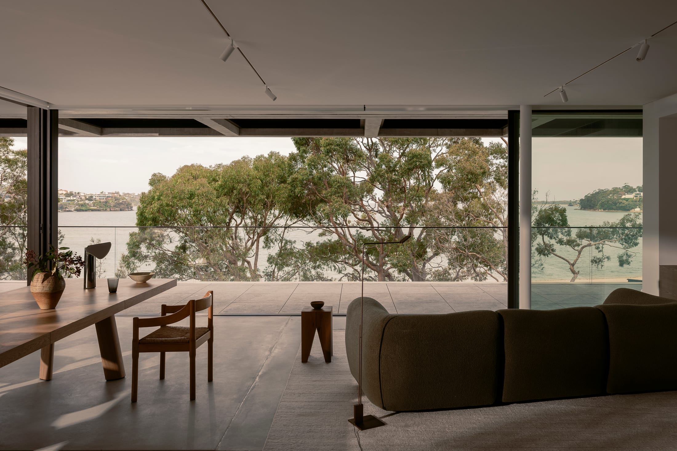 Back of the Moon: A Multi-Generational Coastal Retreat in Maianbar.-2