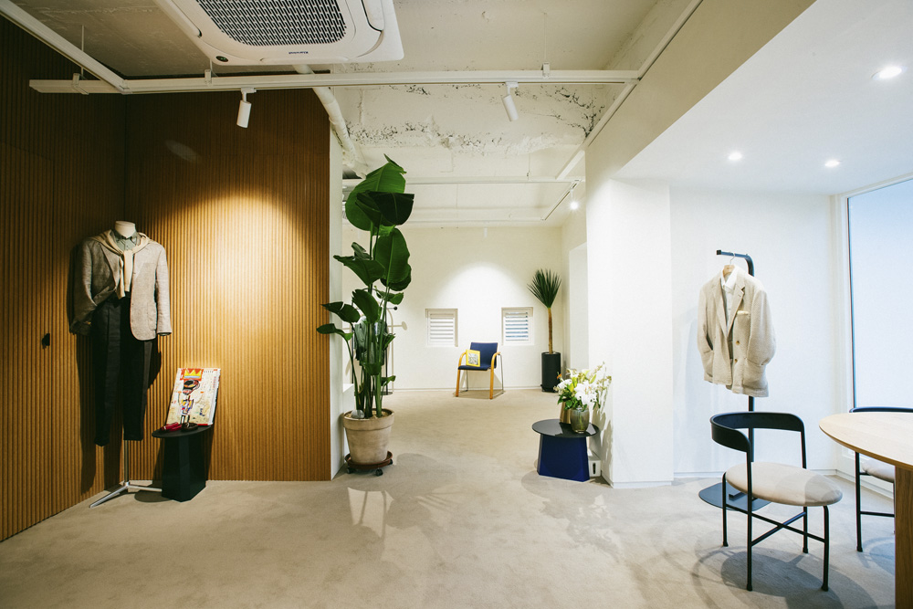 首尔白色与原木高级男装店 尽显简约魅力-8