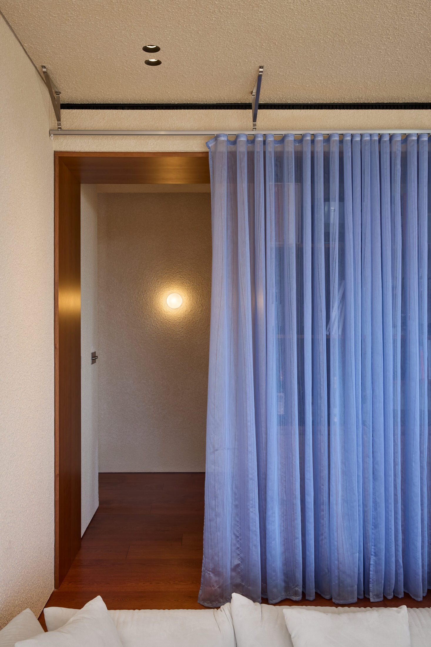 Mid-Century Vibes in Modern Dubai: Al Barari Apartment by Bone Studio.-11