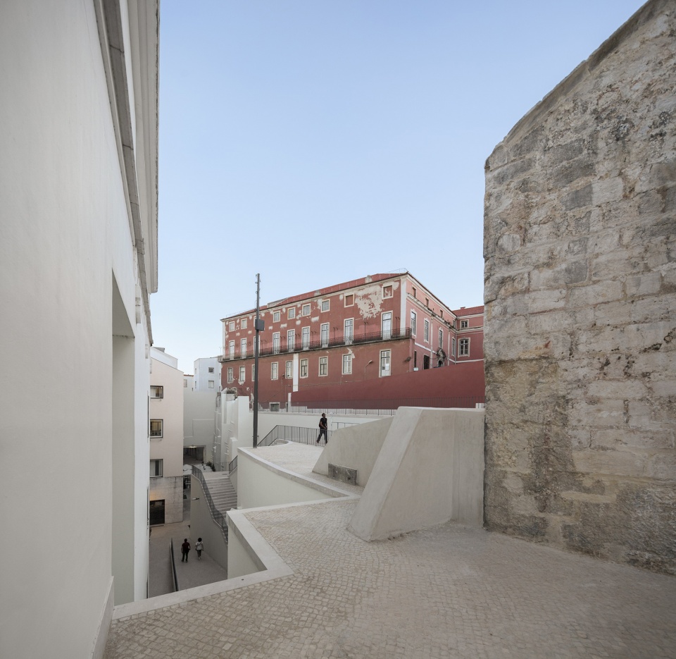 里斯本 Chiado 公共空间改造丨葡萄牙里斯本丨Álvaro Siza 和 Carlos Castanheira-41