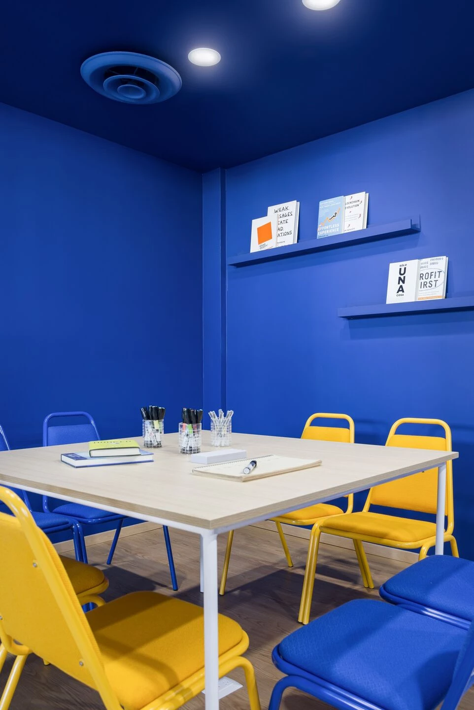 颠覆传统的金融科技公司总部设计-13