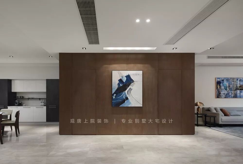 夏宇航打造龙世西湖湾 650㎡私宅,现代简约旋转楼梯成设计亮点-29