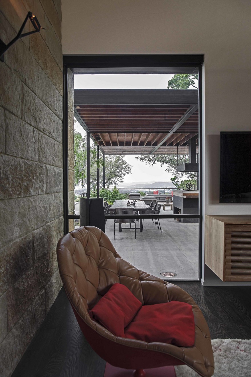 Lake View Residence with Tropical Retreat Details-14