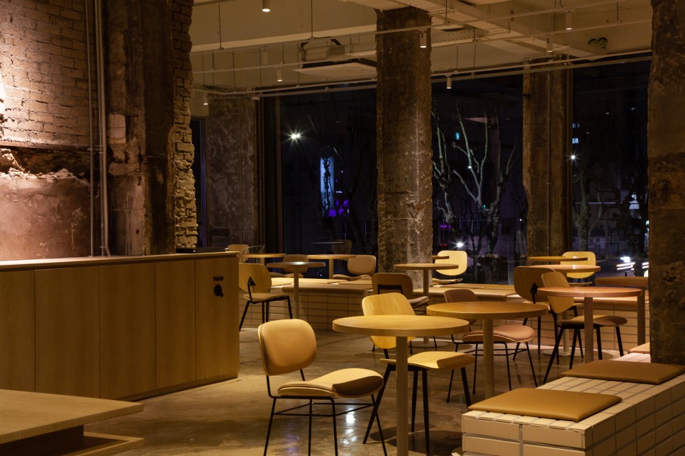 现代工业风 | 300 平米大型咖啡厅设计-16