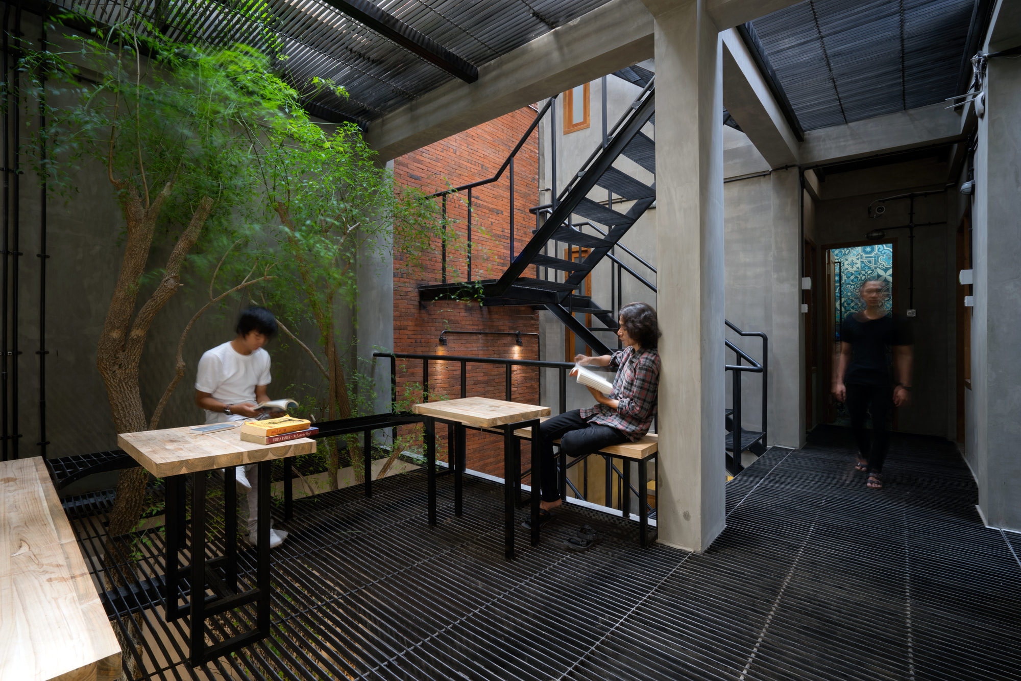 Permeable Junction Boarding House / Andyrahman Architect-9