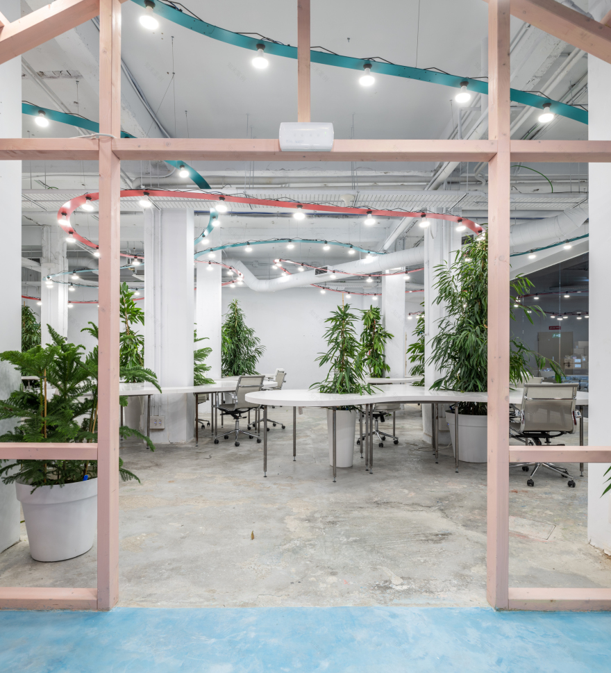 Office and Set of TV Ponyo en el Garage / Fast and Furious Production Office-17