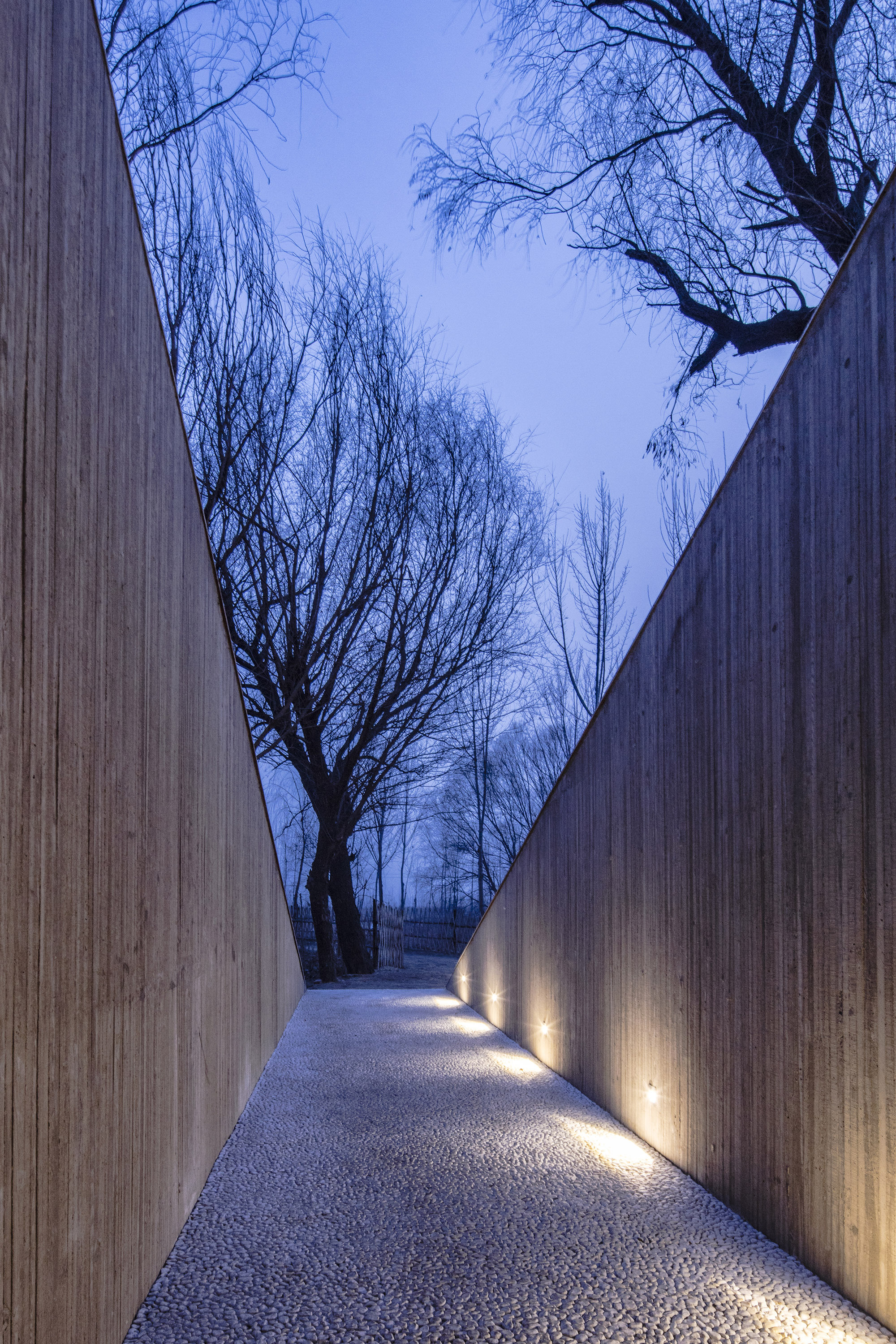 Waterside Buddist Shrine / ARCHSTUDIO-41