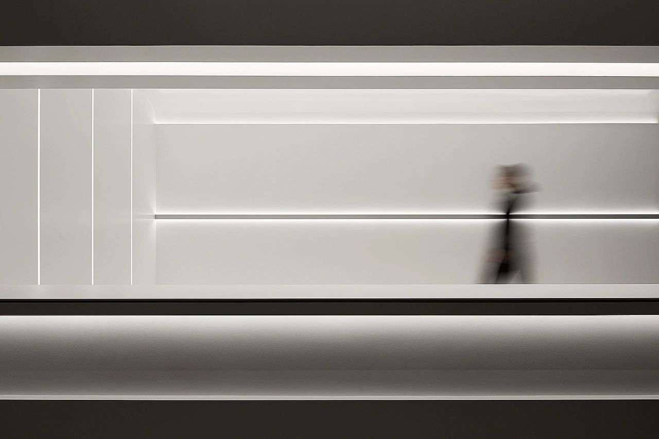 杨振兴：极简高级的白，连结体验世界的桥！-0