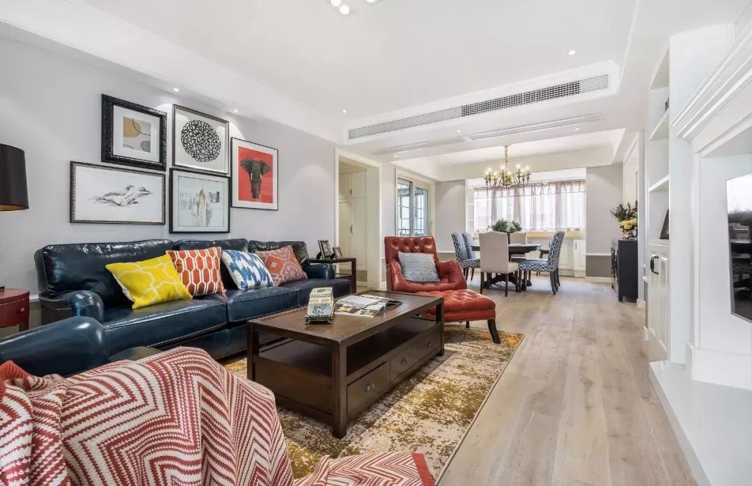 美式三居室,浅色硬装搭配鲜艳软装,雅致贵气-29