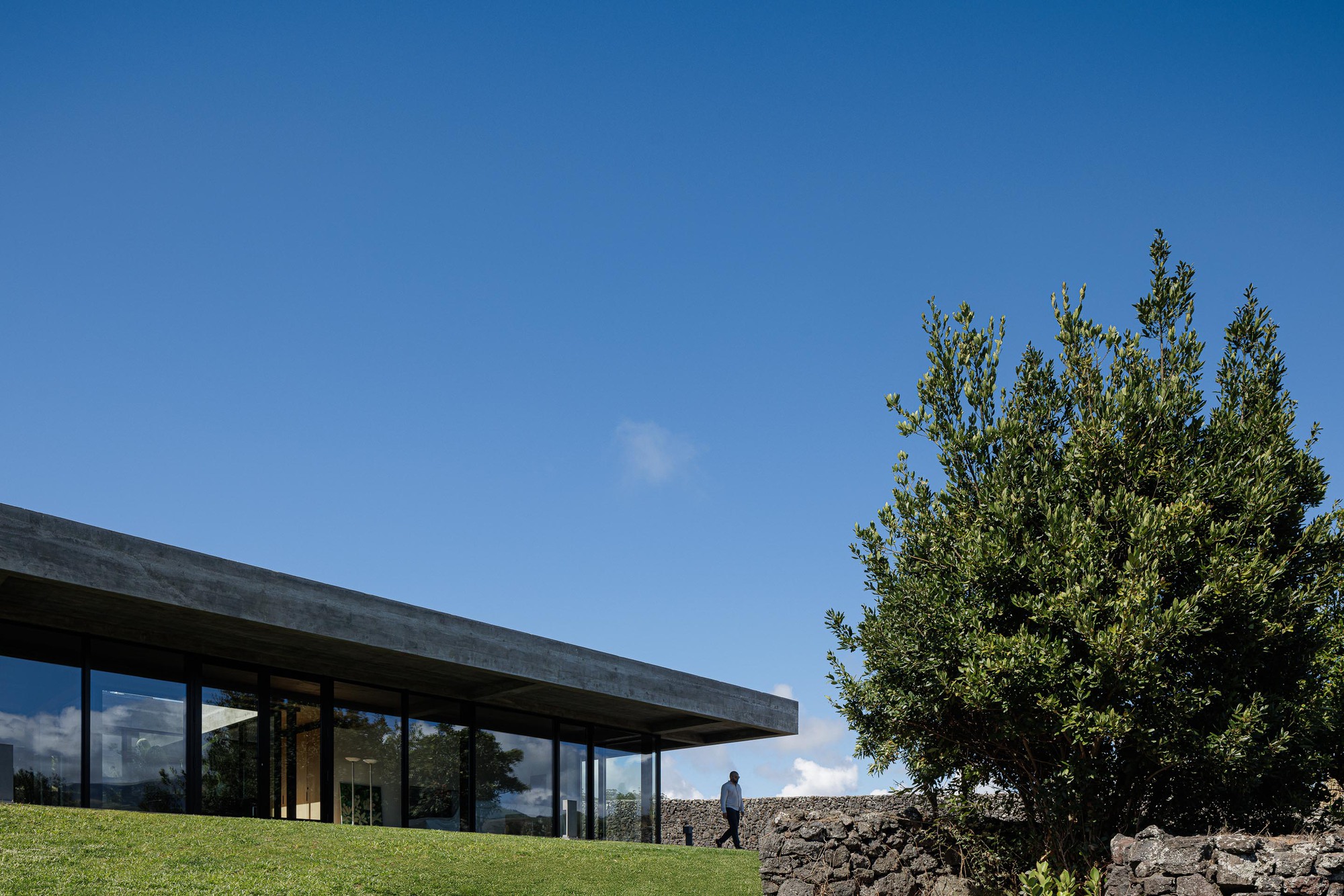 众议院CR(注:CR可能有多种含义,常见的有Continuing Resolution 即持续决议案,但由于缺乏具体语境,无法准确判定CR的意思这里按照信息提供流程,先给出此翻译,若CR有更准确的对应意思,可结合准确语境再次询问) 丨葡萄牙丨SO Arquitetura & Design-13