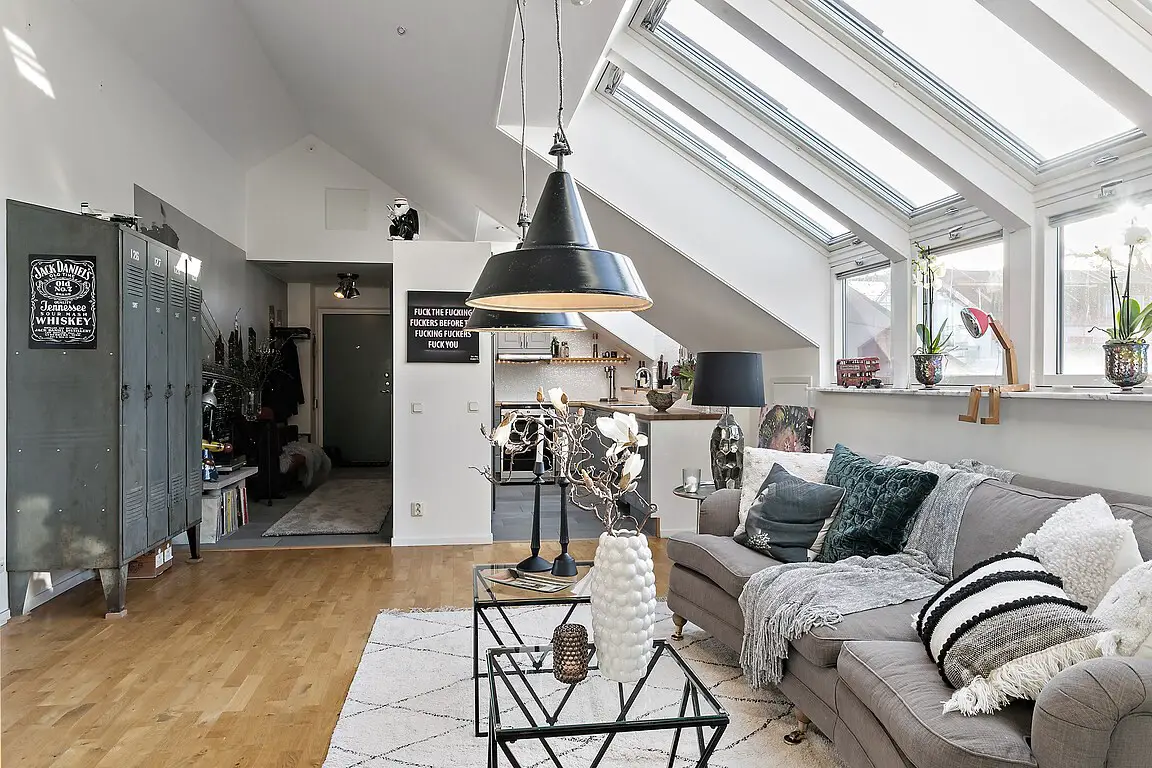 瑞典阁楼公寓 | 黑白灰的明亮魅力-7