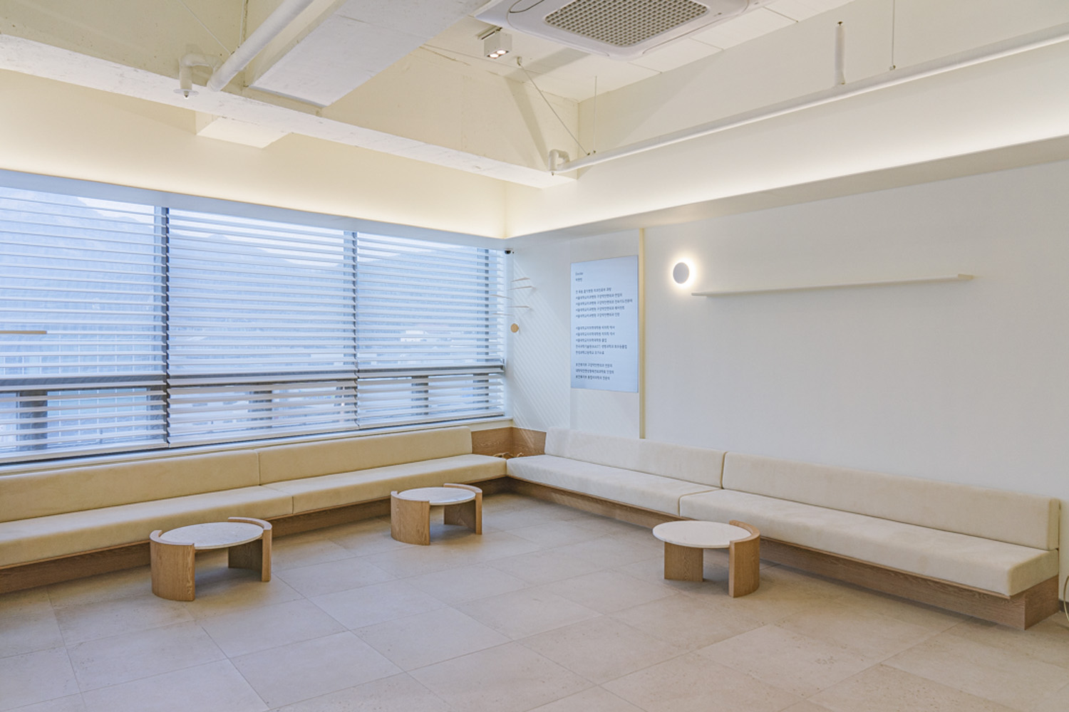 明亮简约的 55 平米牙科诊所设计-4