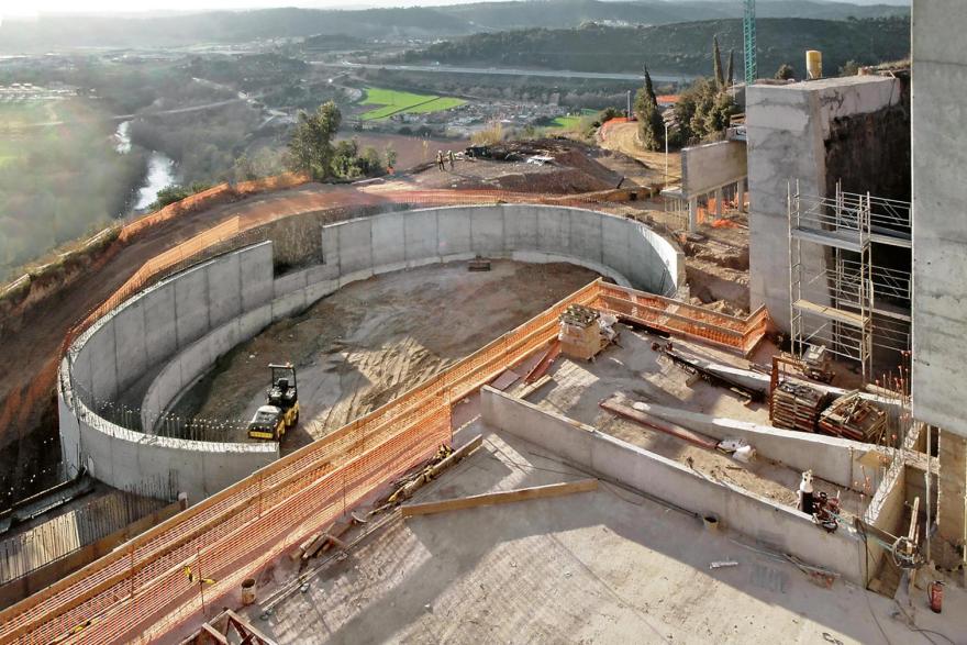 城堡艺术中心 · 历史与现代的完美融合-10