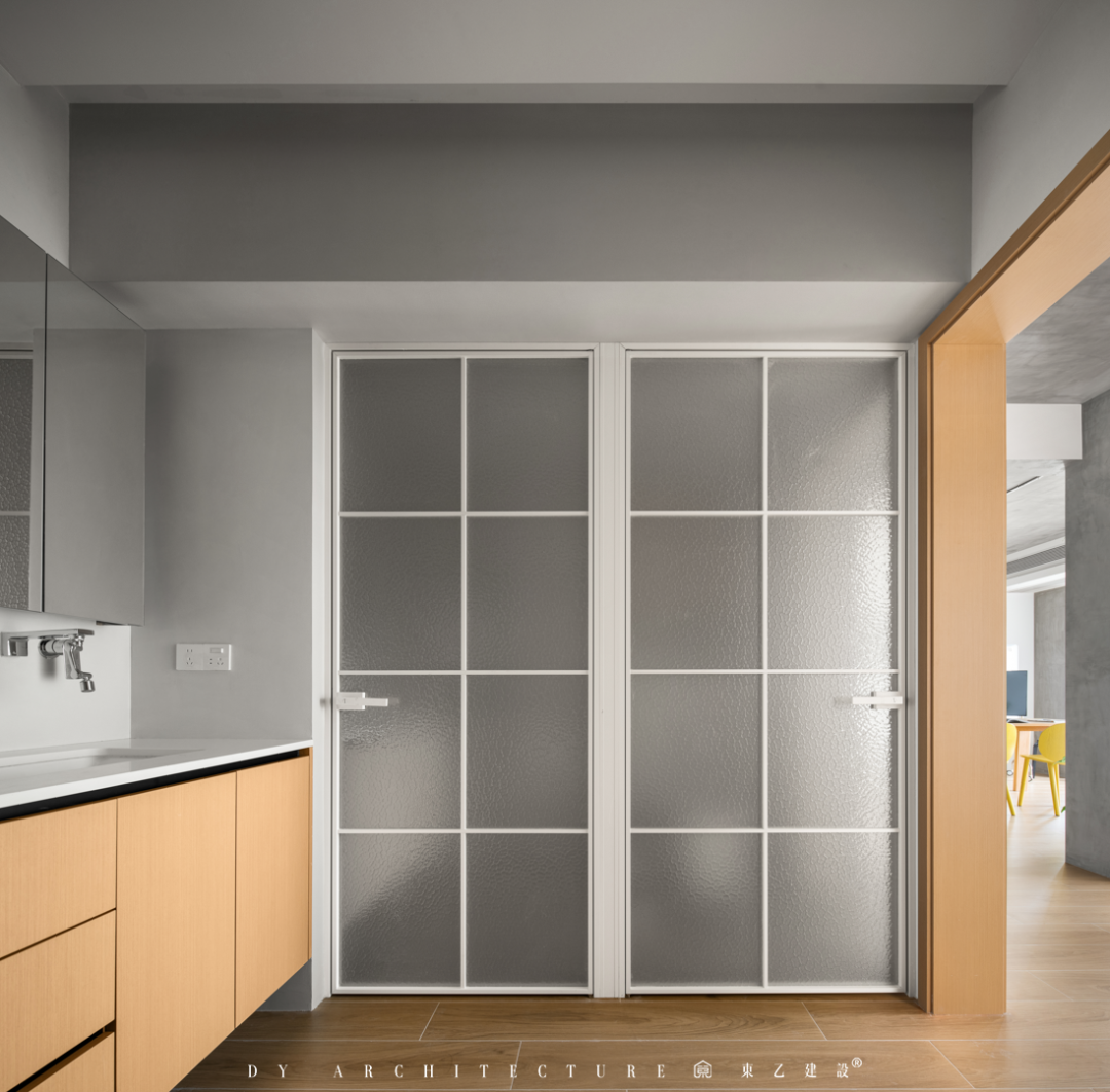 原始粗狂的混凝土裸顶遇上紧凑小三房,这酷酷的松弛感真让人着迷丨中国长沙丨東乙建设-100