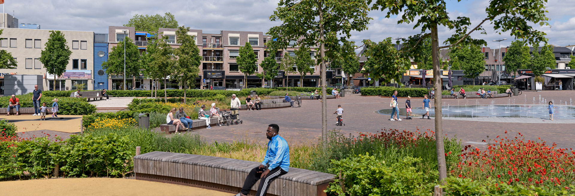 荷兰 Ede 市场广场绿色更新，打造多功能活动空间-5