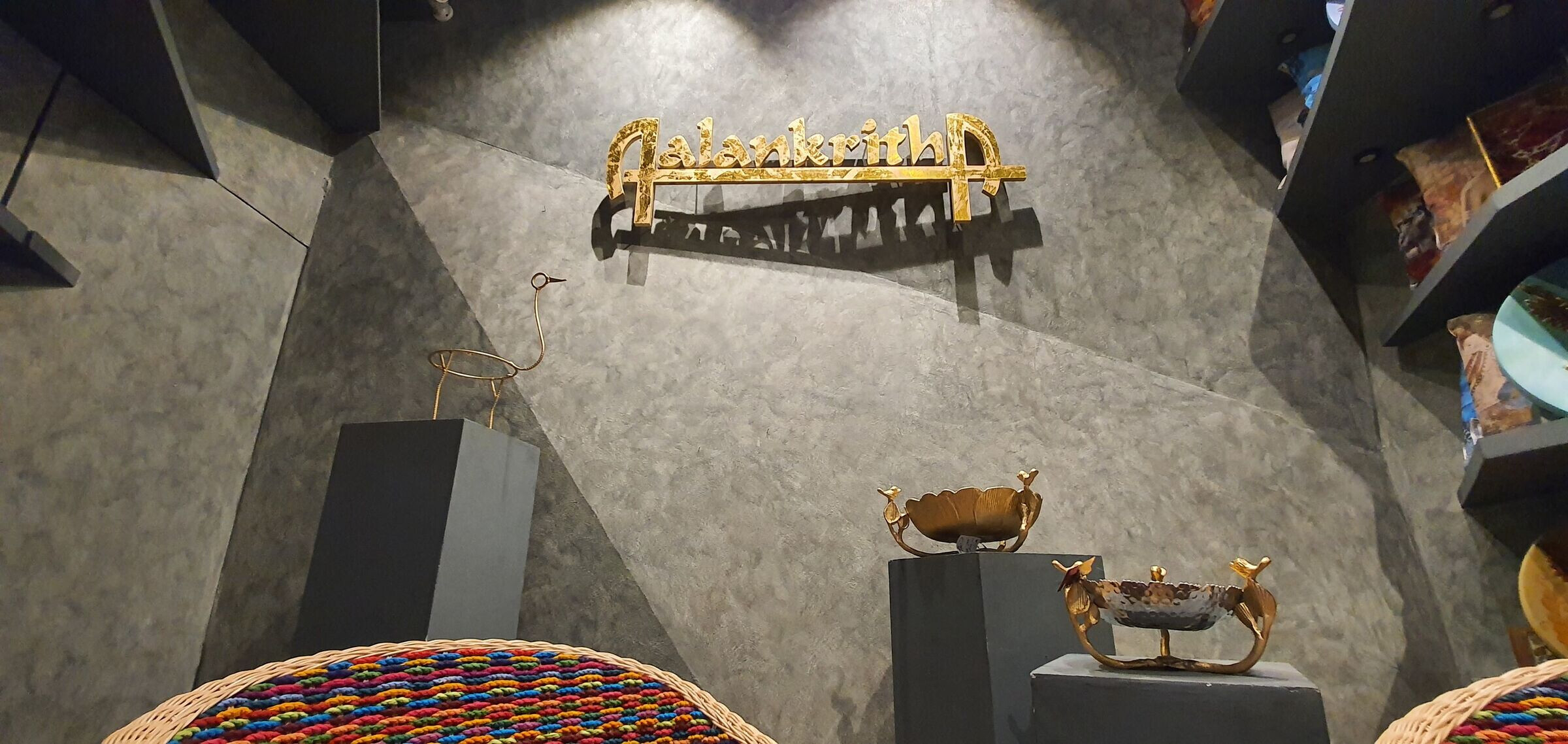 IC04 · 深灰洞穴中的珍宝展示-21