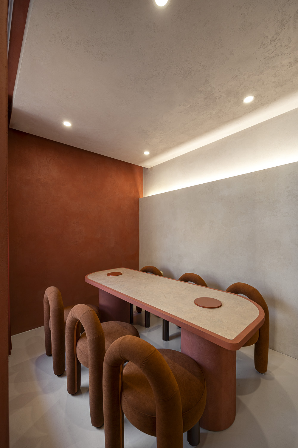 红石咖啡厅 | 卡雅尼的 30 平米极简咖啡天堂-17