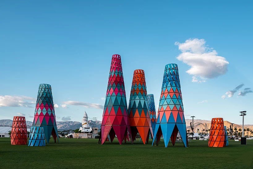 沙漠音乐节中的彩色高塔-6