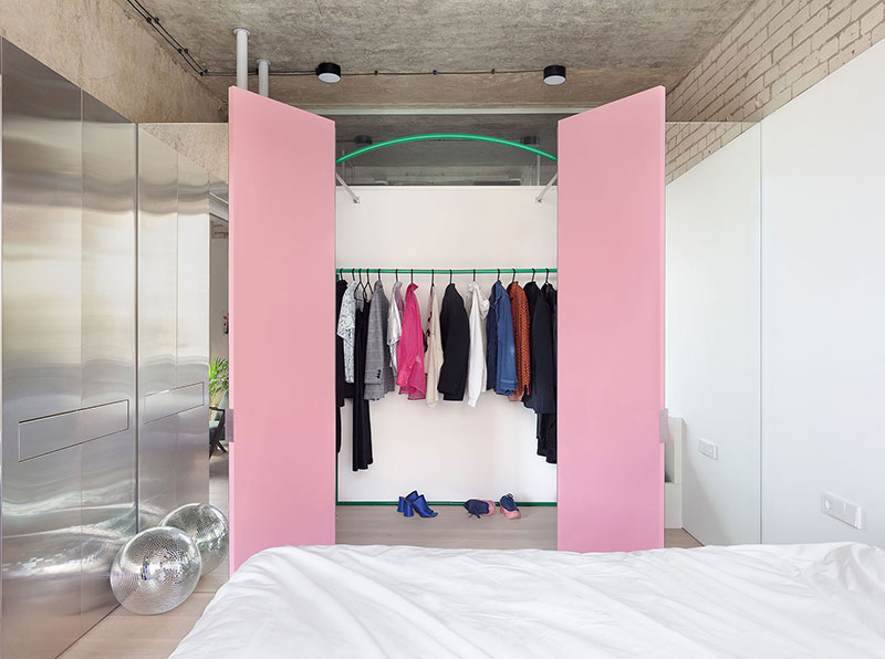 莫斯科 50 平米摄影工作室公寓，工业风中见温馨-14