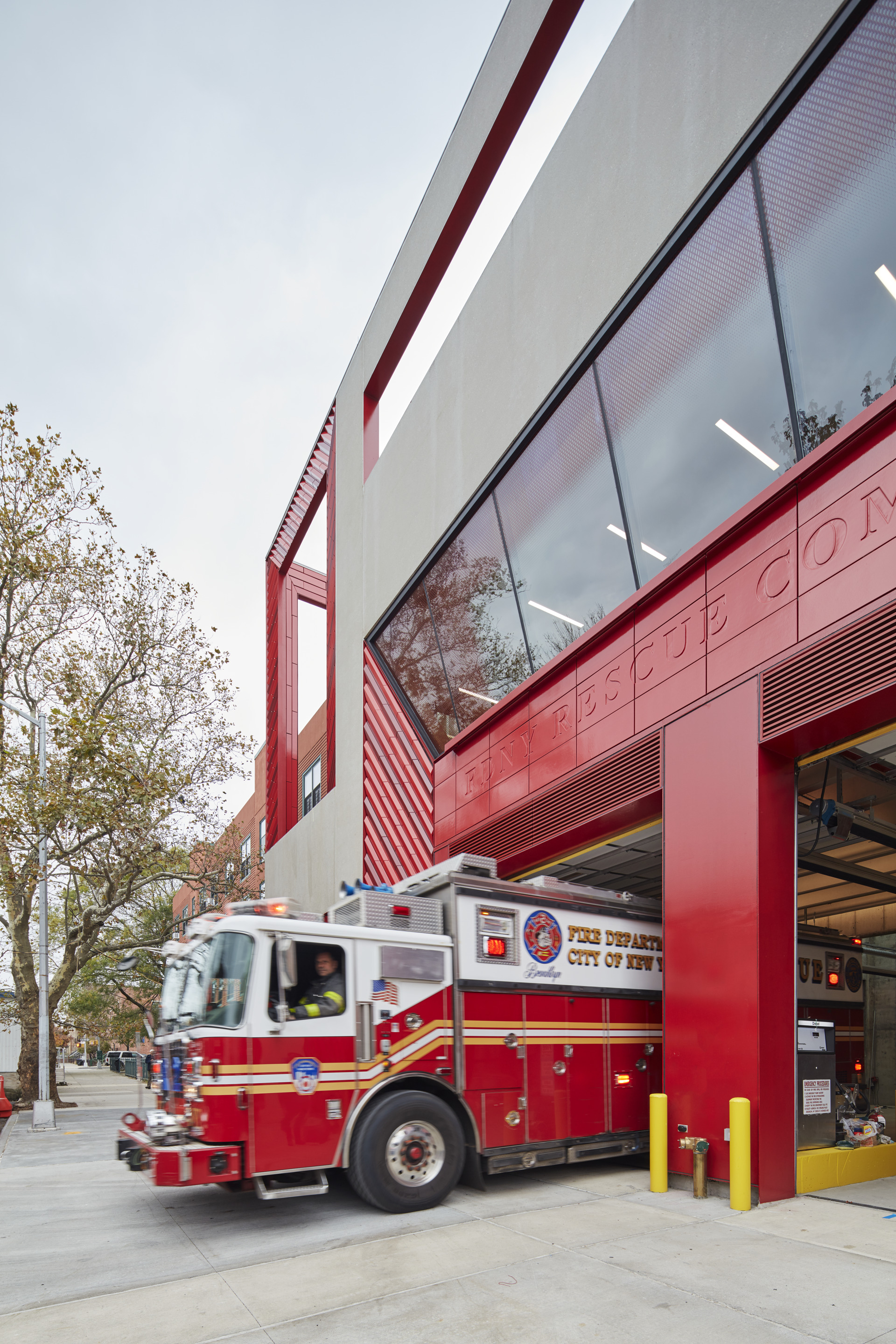 纽约市消防局救援二连设施丨美国纽约丨Studio Gang-21