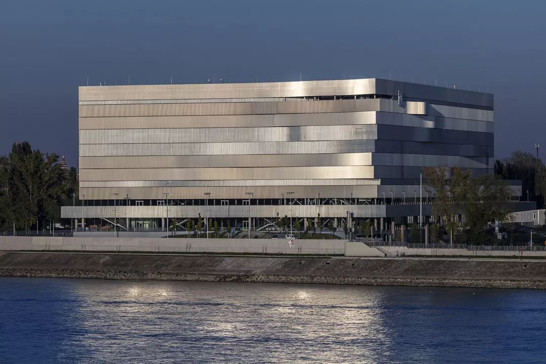 波光粼粼的多瑙河畔游泳馆，布达佩斯 Duna Arena-30