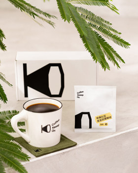 Coffee Keep On 2026马年新年礼盒商业摄影