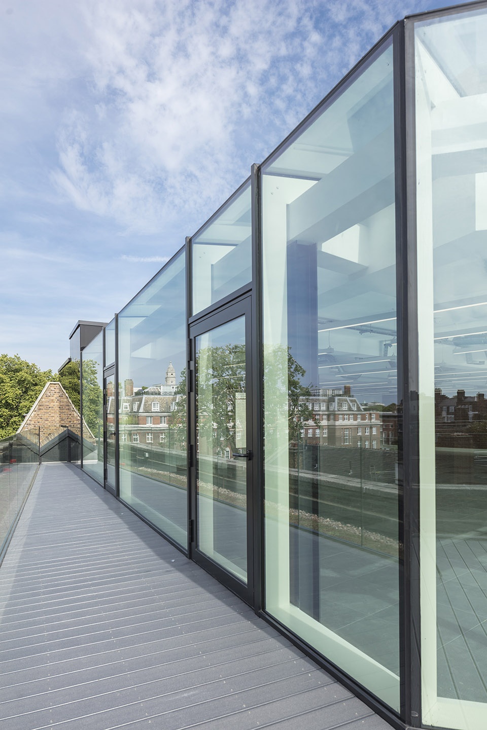 伦敦旧仓库建筑翻新变身开放式办公室-35