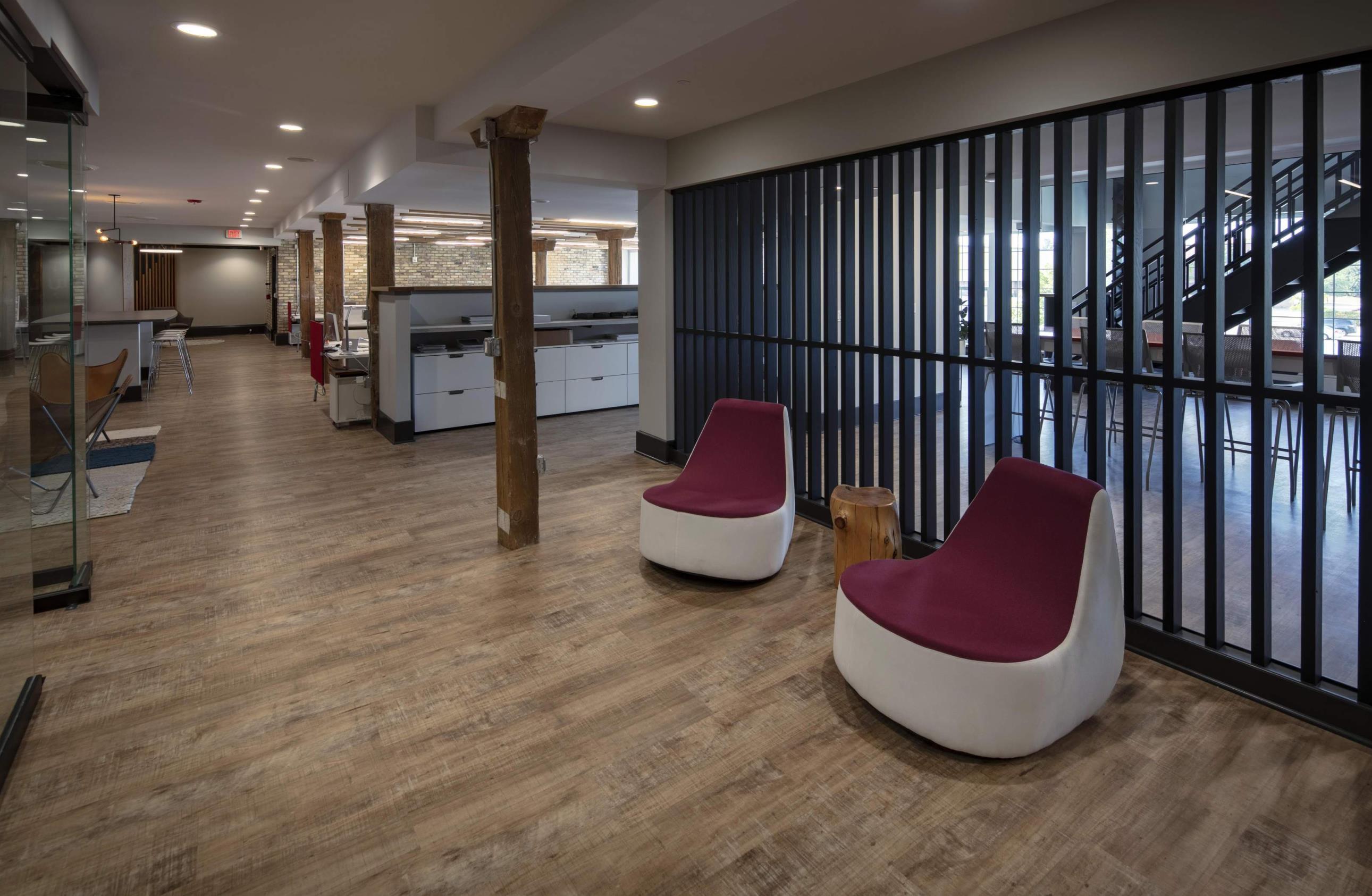 全圆环营销设计公司办公室翻新丨Ghafari Associates-14