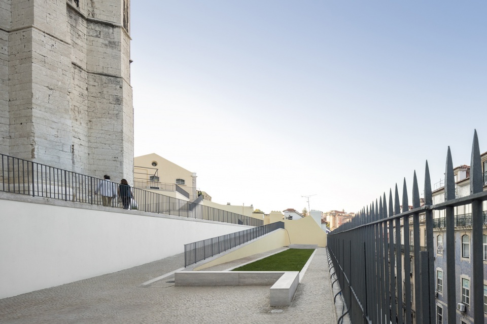 里斯本 Chiado 公共空间改造丨葡萄牙里斯本丨Álvaro Siza 和 Carlos Castanheira-15