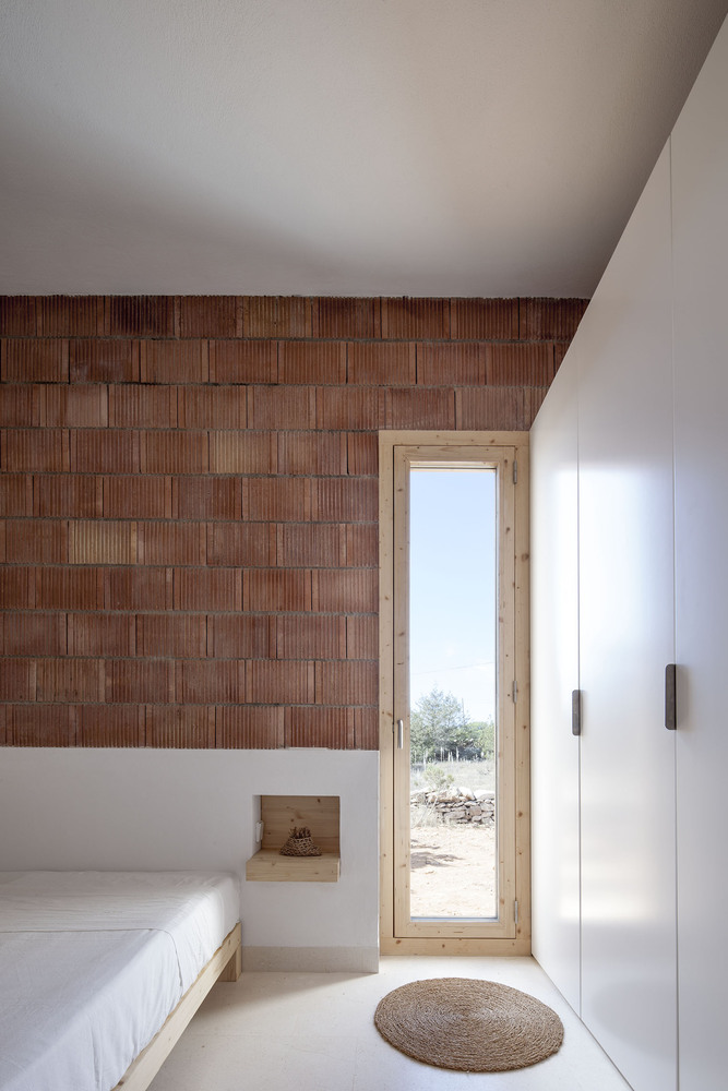 Small House on the Fabulous Island of Fomentera Designed by Marià Castelló-49