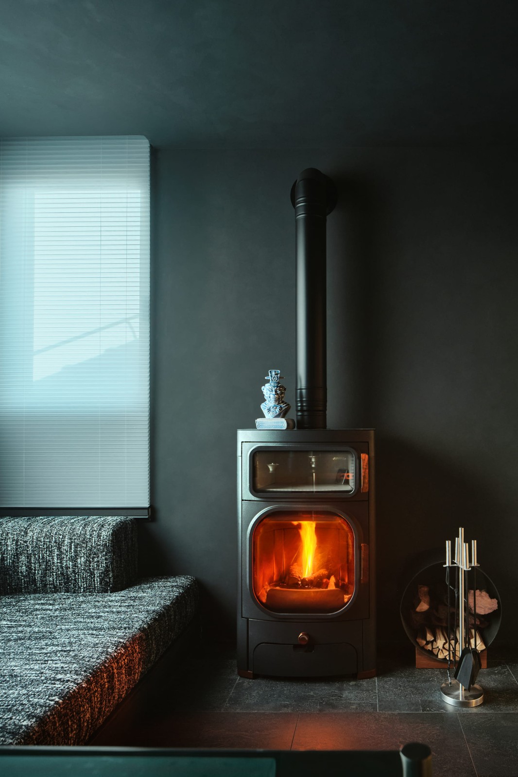 现代折衷与艺术的交织:复式空间“不被定义的家”设计丨HURR赫设计-57