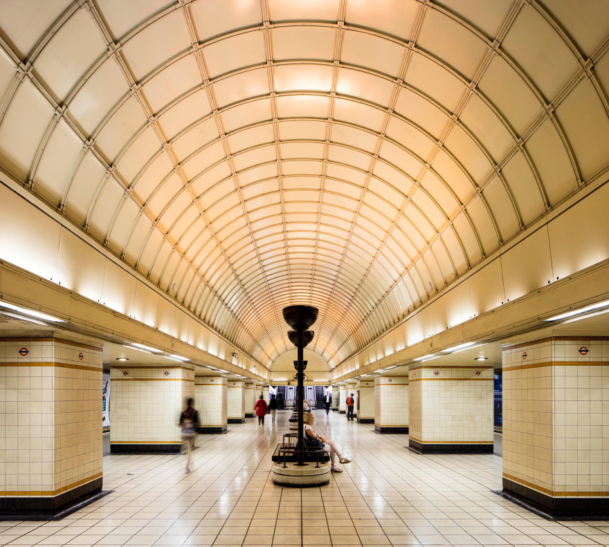 地下伦敦 · 摄影师捕捉地铁建筑之美-19