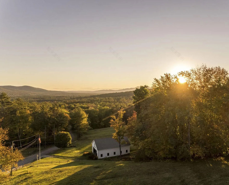 温馨农场住宅,花卉墙纸与复古家具的完美融合-23