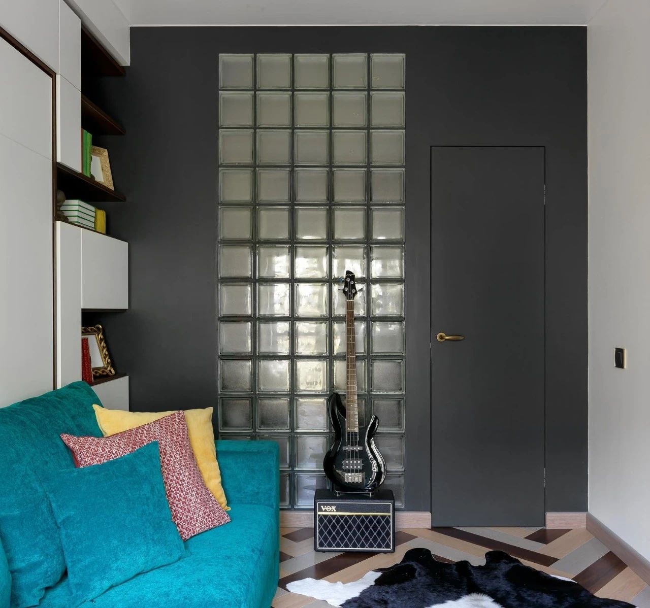 祖母绿,黄铜打造的传统雅致小宅空间-15