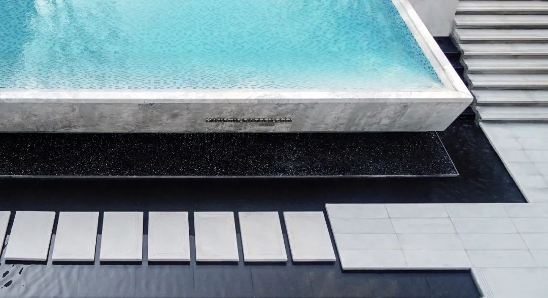 藏珑大境 | 悬浮泳池与自然共生的空中花园-17