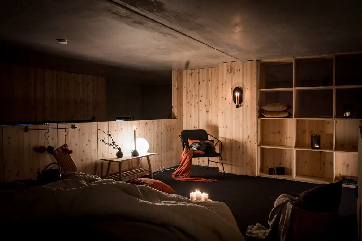 北欧暖冬 | 瑞典木质公寓圣诞装饰-11