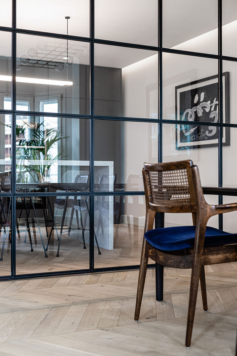 西班牙帕尔马时尚公寓 | 现代空间与艺术收藏的完美融合-8