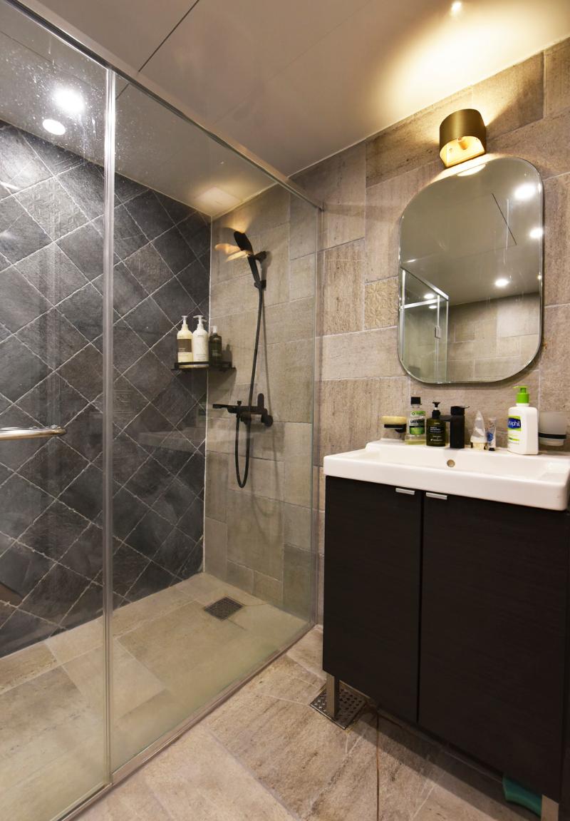 简约 37 坪白色与木质调的明亮健身房设计-10