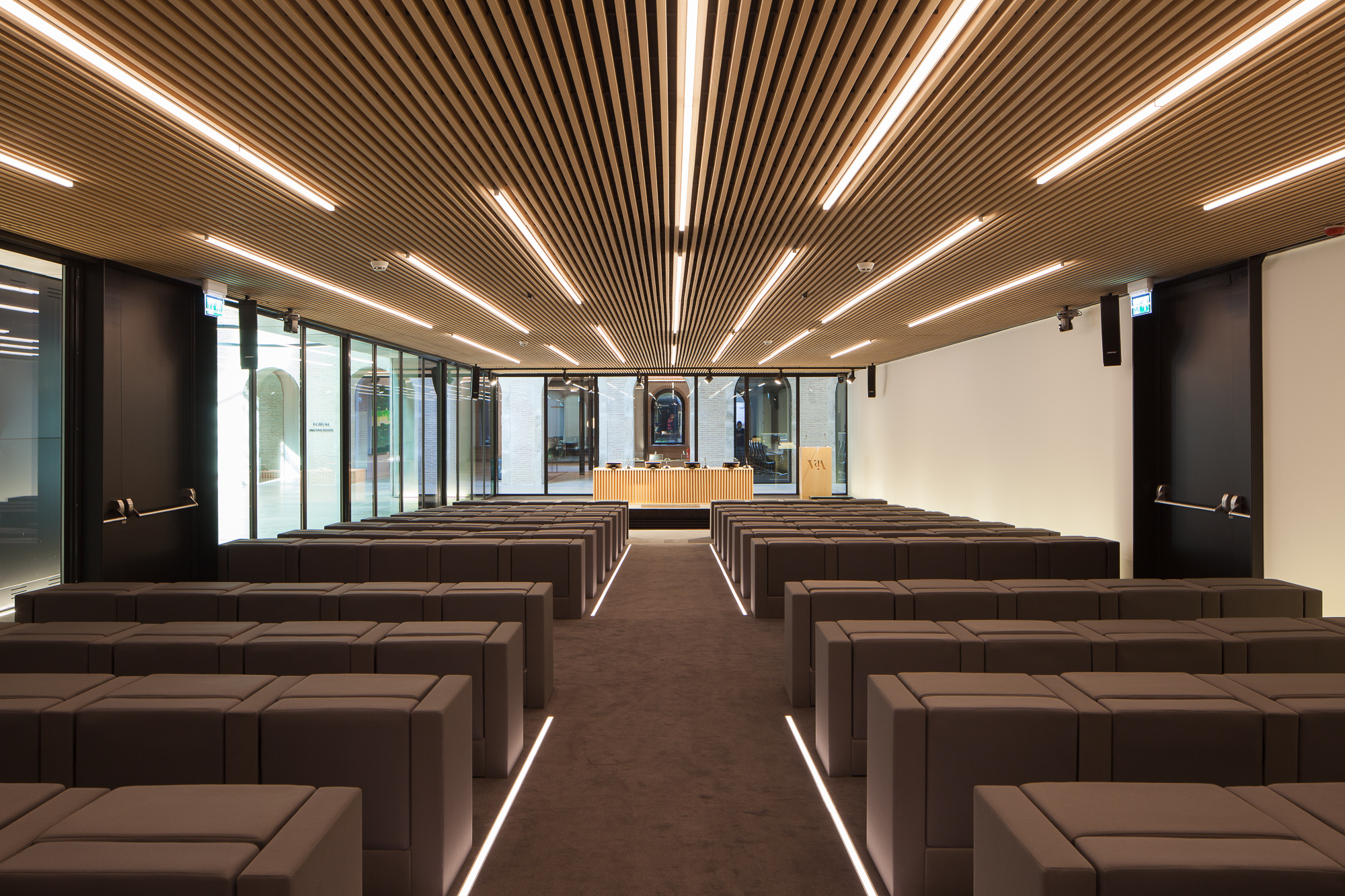 " Lisbon 潮流工业风办公空间"-27