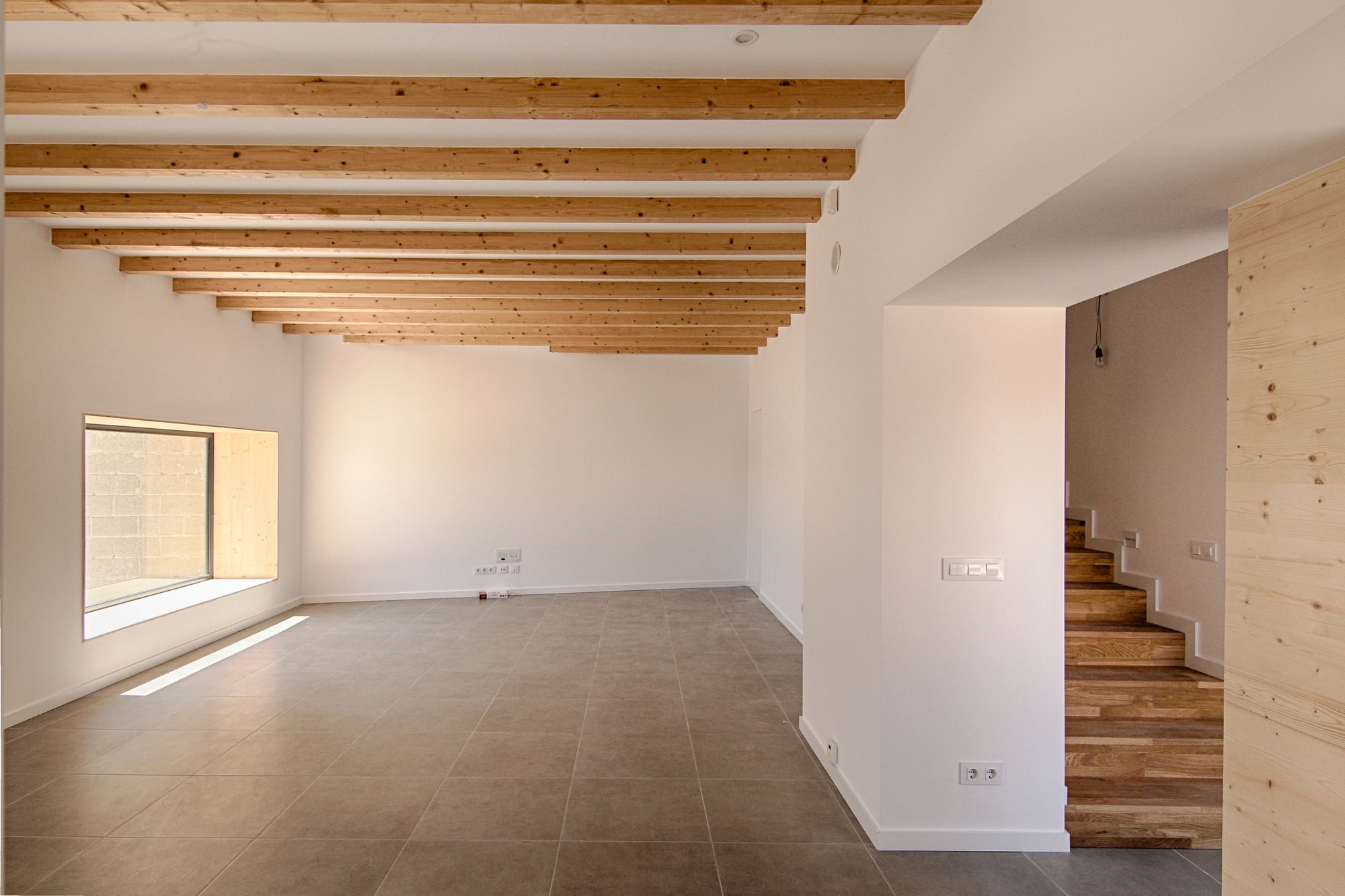 巴塞罗那 RA House | 双区设计，被动式节能住宅-17