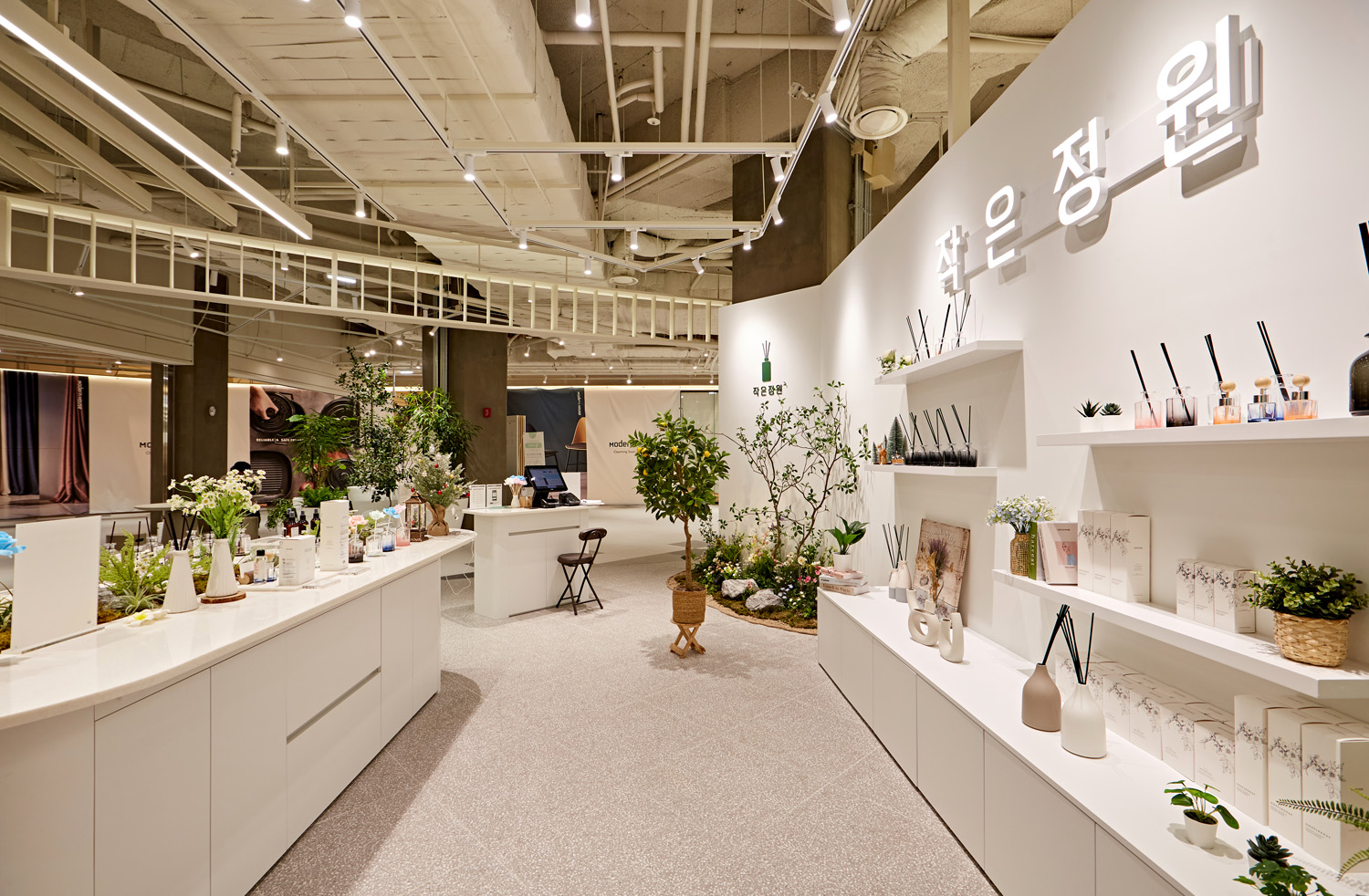 白色花园 | 10 平米小阳台的极简设计魅力-7