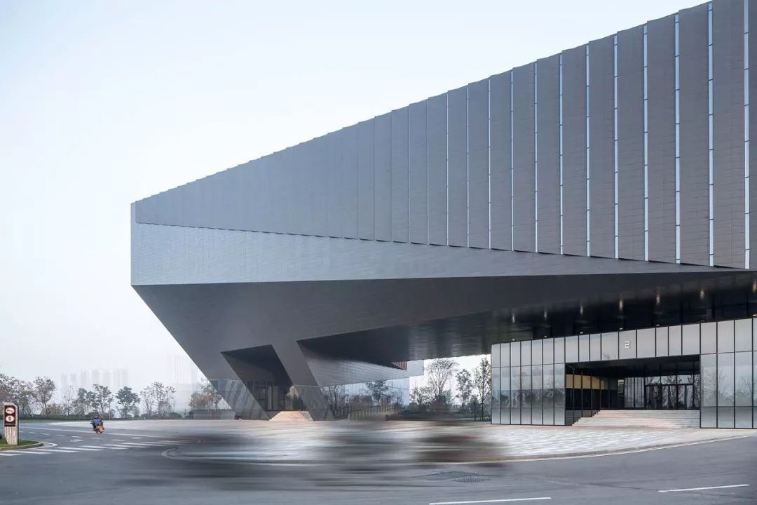 腾讯武汉研发中心 | 集约、宽容、弹性的城市办公设计-16