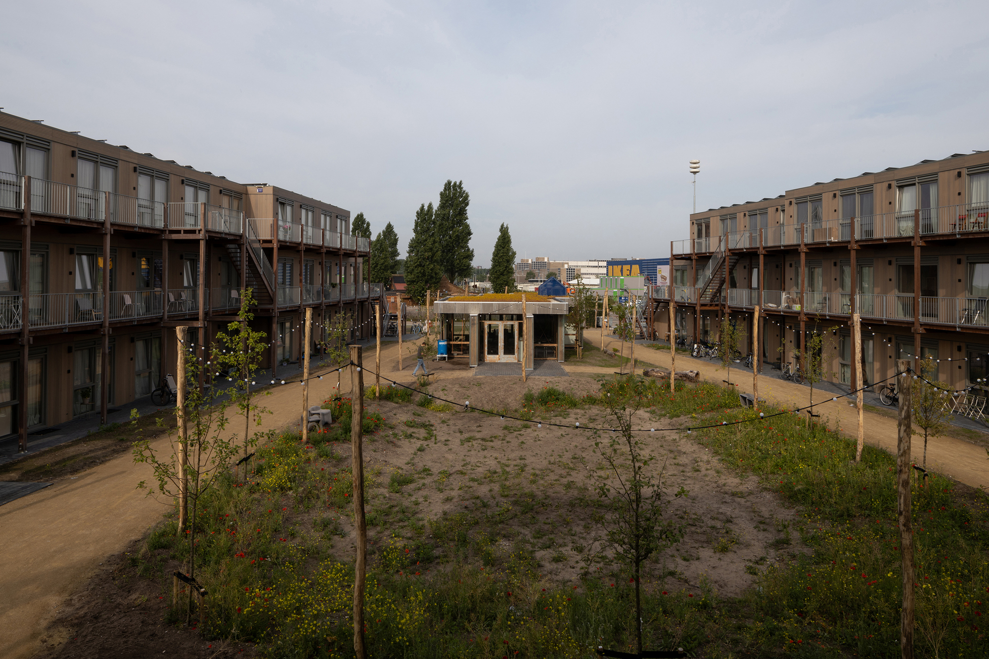 Circular Living Room and Temporary Housing / VLOT architecten-39