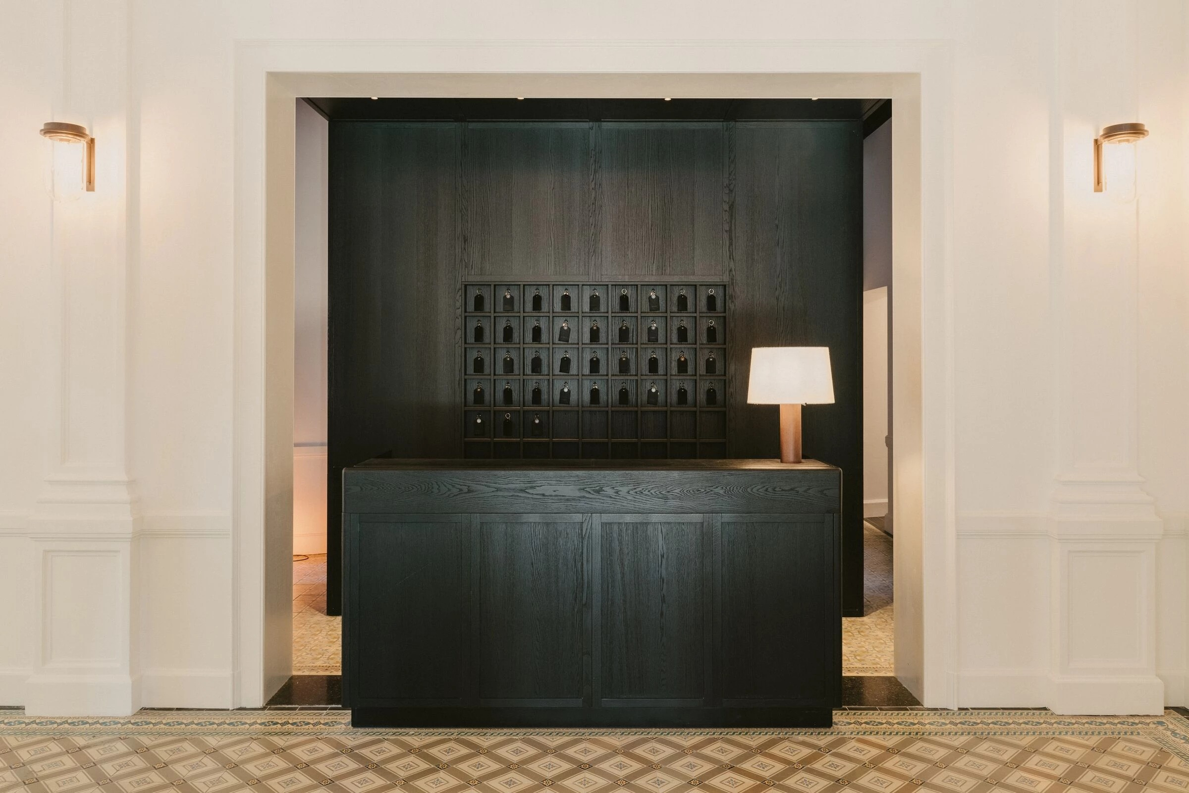 August 酒店 / Vincent Van Duysen-48