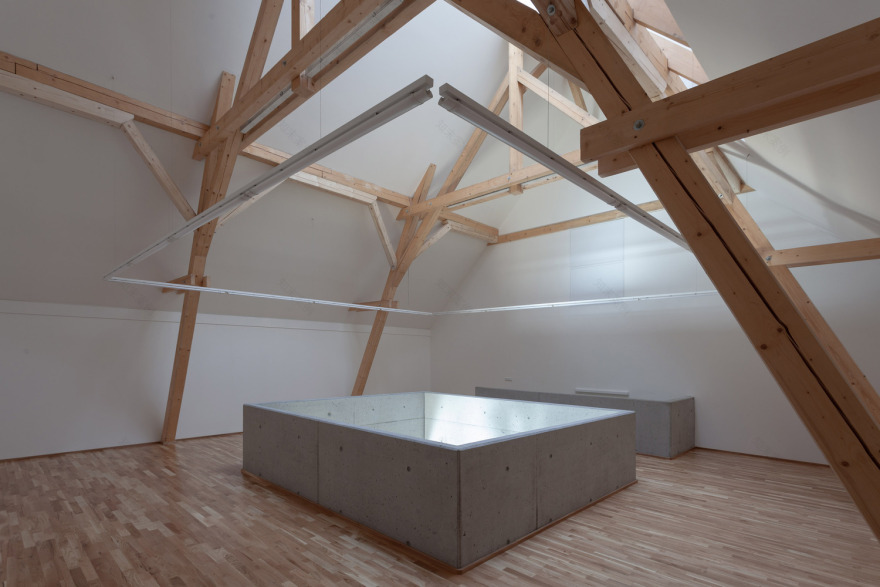 捷克 Píšť信息文化中心 · 白色几何建筑的公共空间创新-31